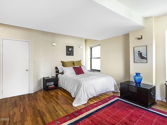 5th image of 315 W 23rd St APT 8F