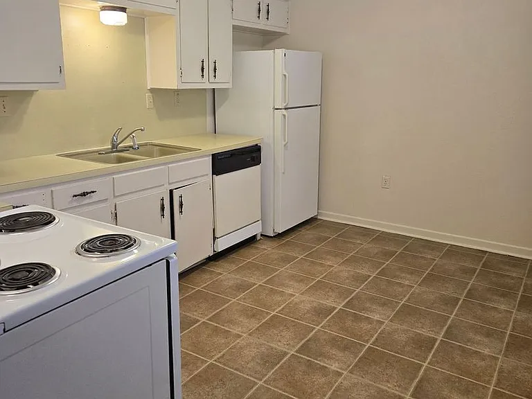 307 Sunset Ln #10 — Photo 4