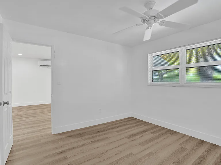 2020 NE 15th St — Photo 18