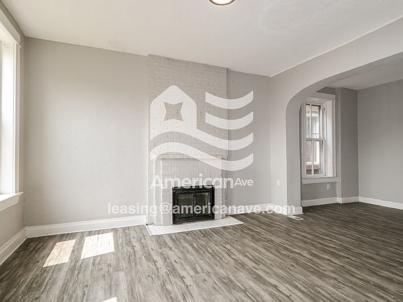 829299_002_living_room_3.jpg