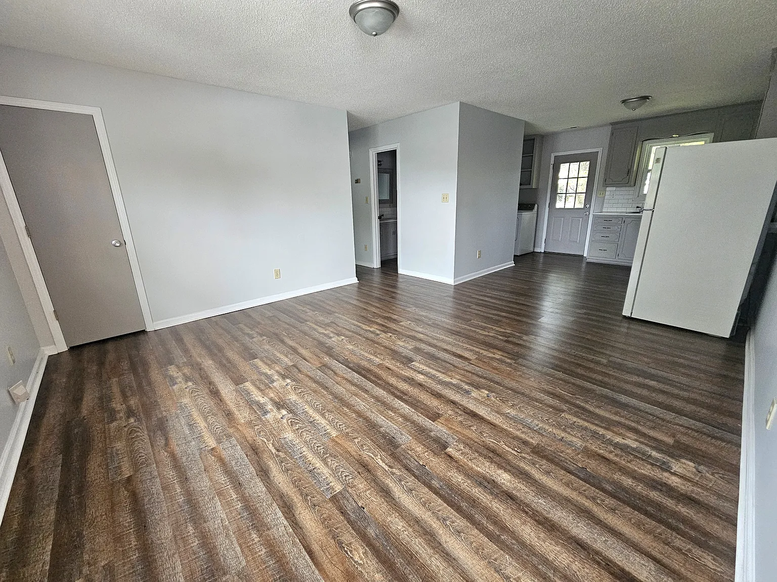 Delview Triplex (400 Delview Rd) (Vickie) - C — Photo 2