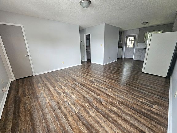 2nd image of 400 Delview Rd APT C