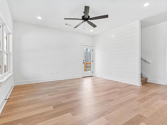 3rd image of 248 Stoneykirk Dr