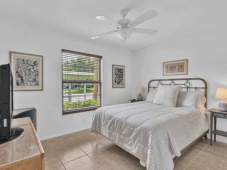 Guest bedroom