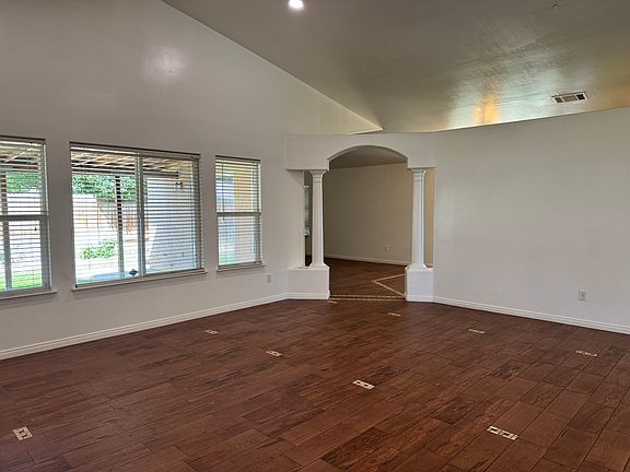 4th image of 10910 New Forest Dr
