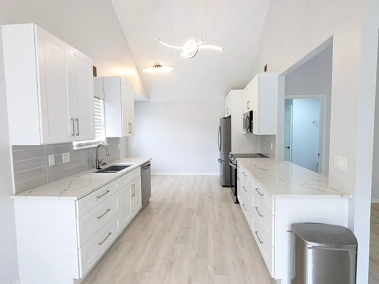 1837 Sunrise Dr — Photo 5