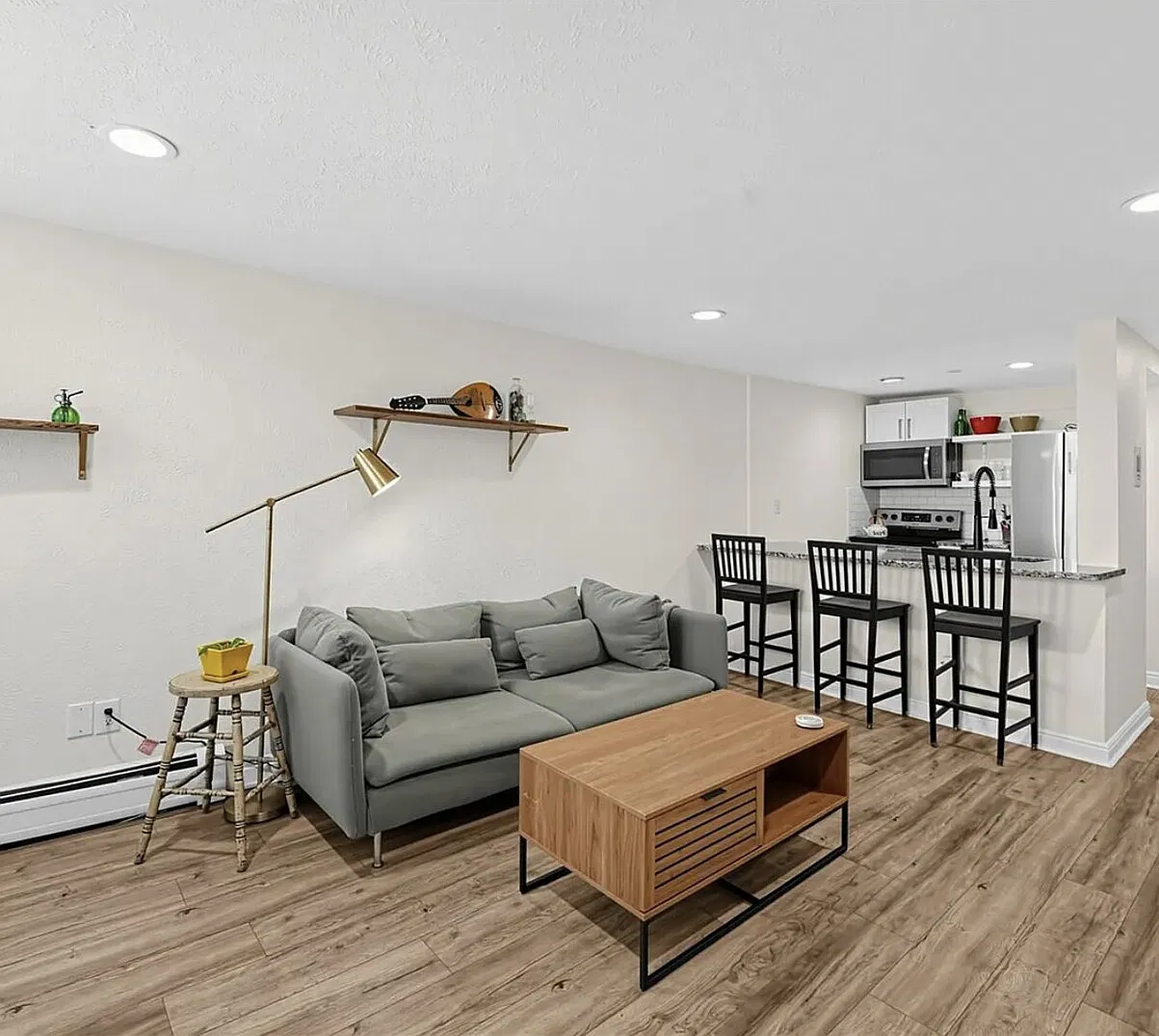 Pet Friendly Condo in Capital Hill With Off Street Parking — Photo 1