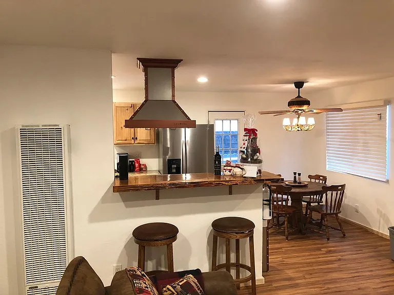 574 S Knight Ave — Photo 5