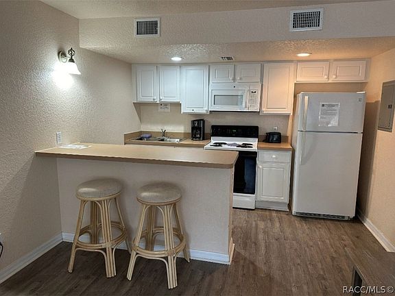 5th image of 5291 S Cherokee Way #424