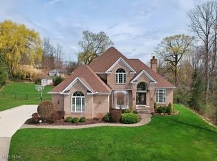 5685 Deer Creek Dr, Willoughby, OH 44094