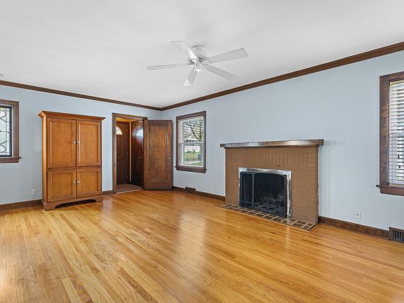 5th image of 428 Dawson Ave