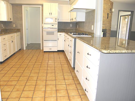Kitchen 11'x15'