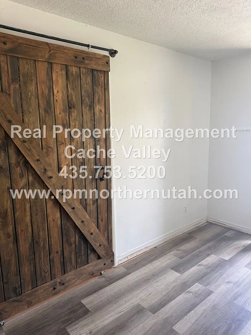Great House Available in Hyrum! Minutes from JBS and Hyrum Dam! — Photo 3
