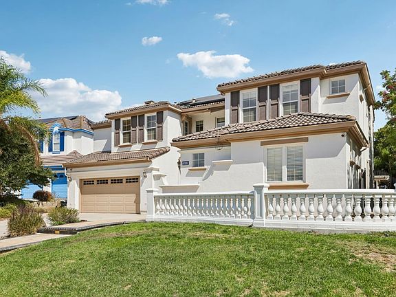 2nd image of 3353 Colonna Ave