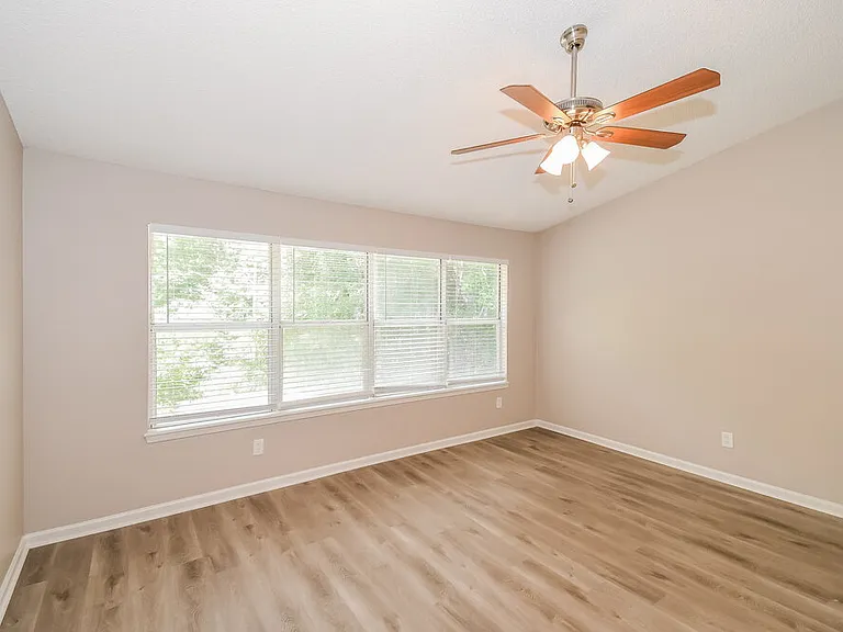 282 Aquarius Cir W — Photo 8