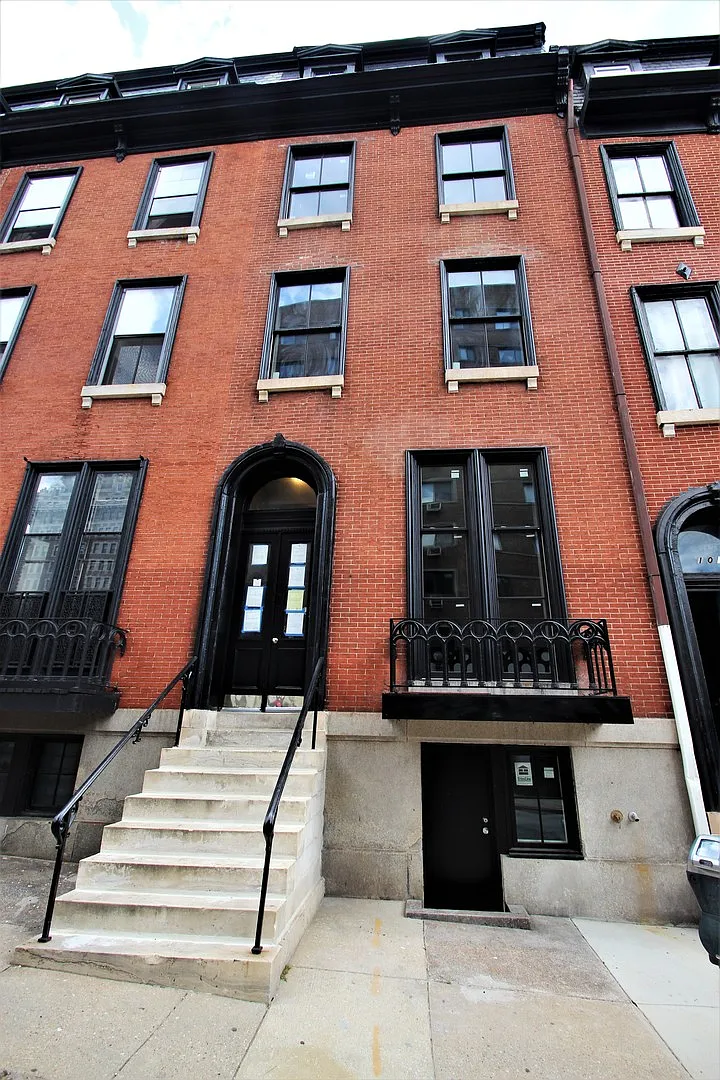 1017 Saint Paul St — Photo 3