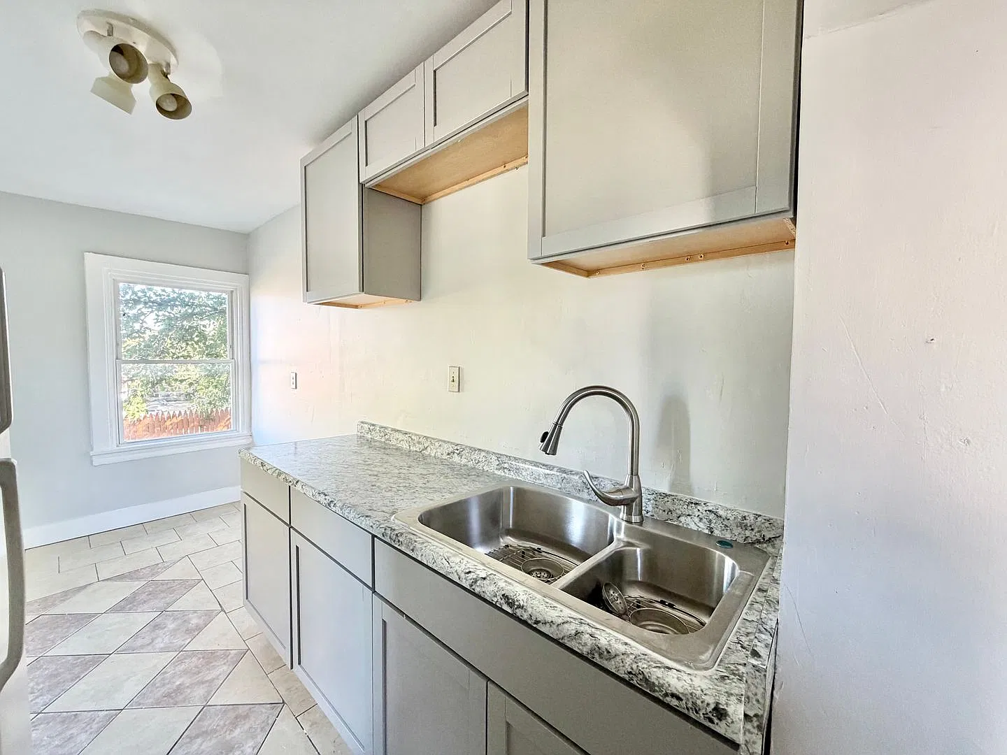 2316 Kenton St — Photo 3