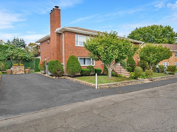 2nd image of 32 Robert Rd