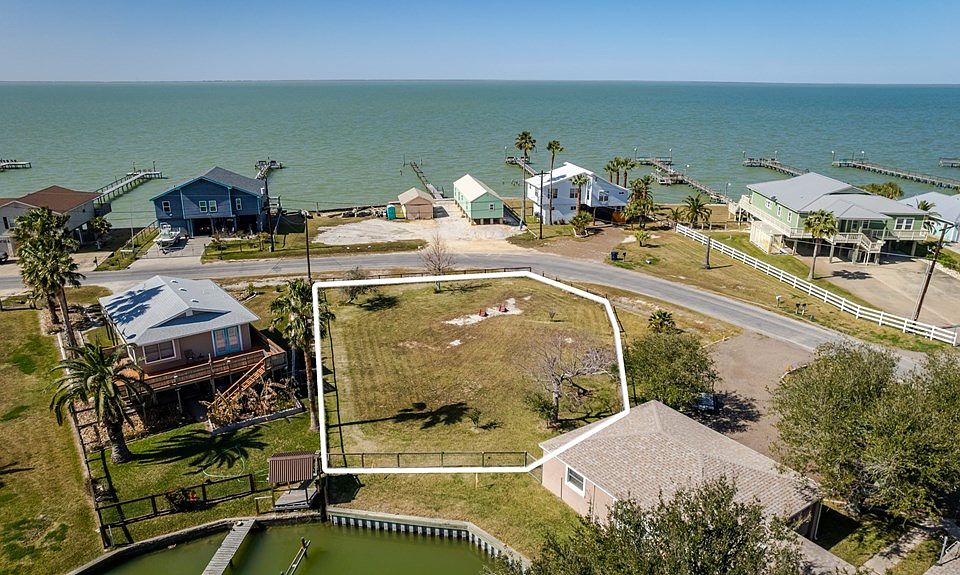 2nd image of 515B Copano Ridge Rd