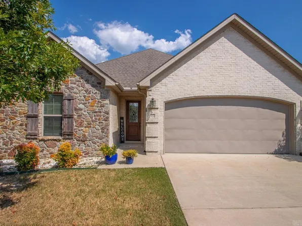 102 Mariner Ln, Maumelle, AR 72113