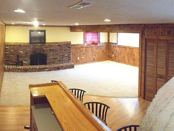 3rd image of 8555 Greenbrier Dr