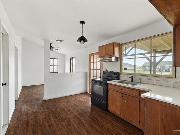 3rd image of 4714 Harmony Ln