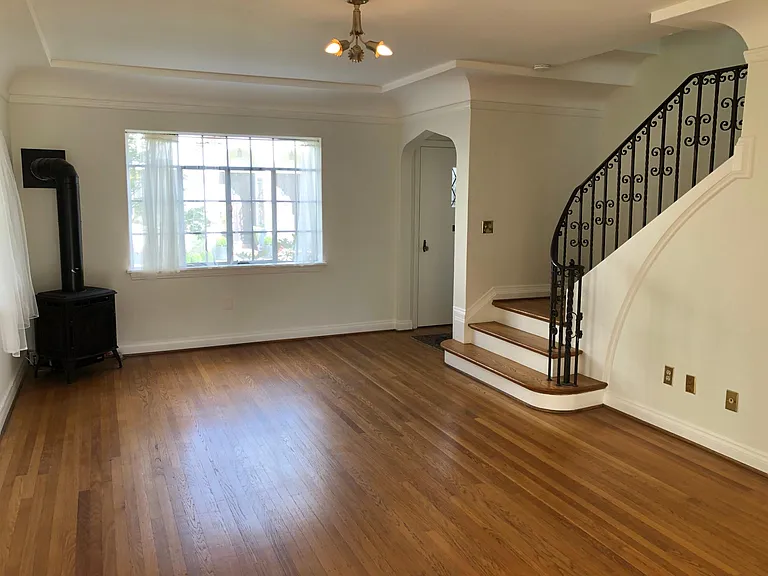 2325 NE Flanders St #18 — Photo 10
