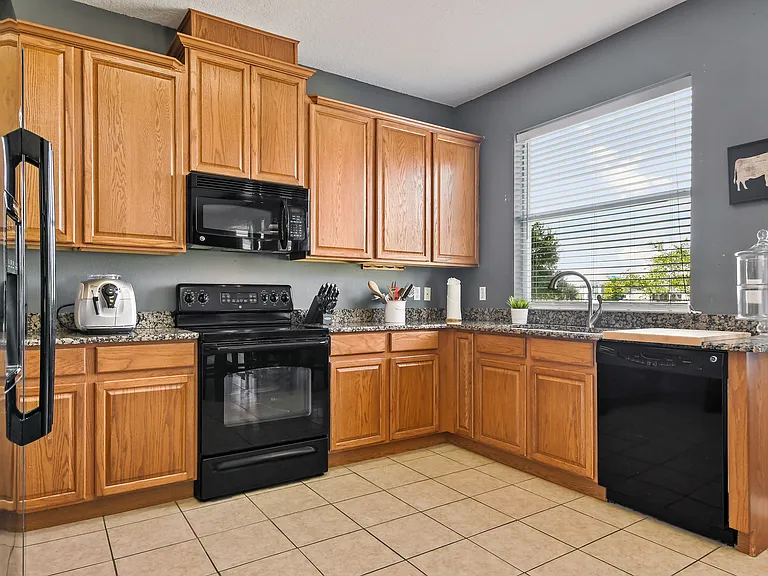 12713 Grovehurst Ave — Photo 7