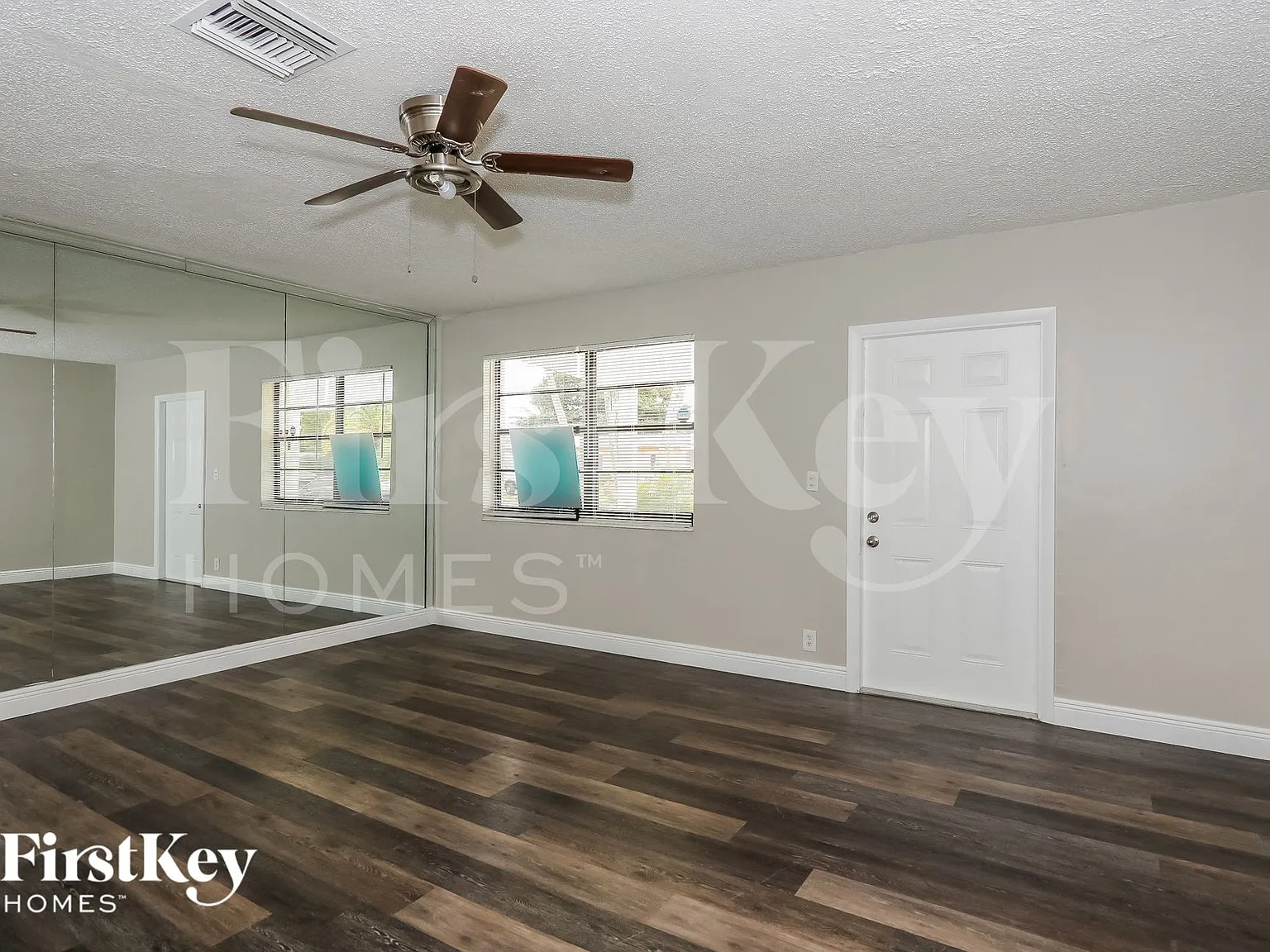 4 bed, 1.0 bath, 1215 sqft, $3,460 — Photo 3