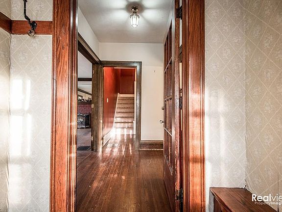 2nd image of 371 Cloverdale Ave