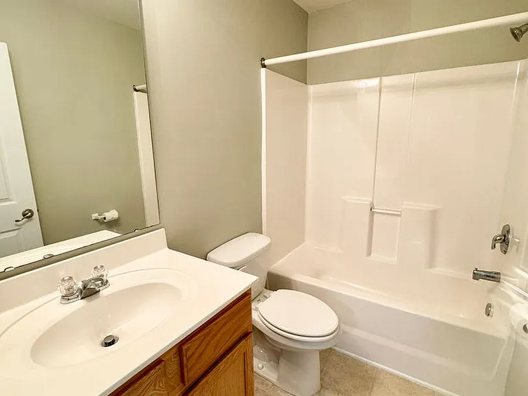 420 Hillsborough Dr — Photo 10