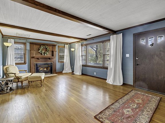 5th image of 200 Irvan St