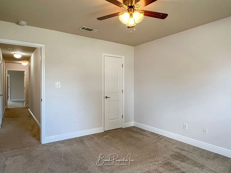 2080 Stennis Dr — Photo 33
