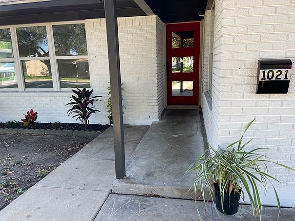 4th image of 1021 W Henrietta Ave