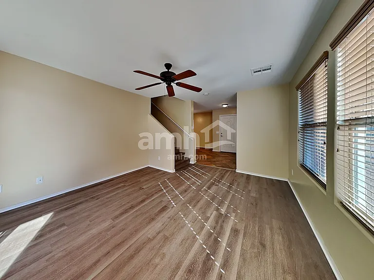 2727 E Bart St — Photo 7