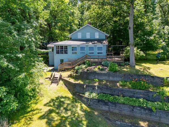 44850 Woodman Dr, Paw Paw, MI 49079