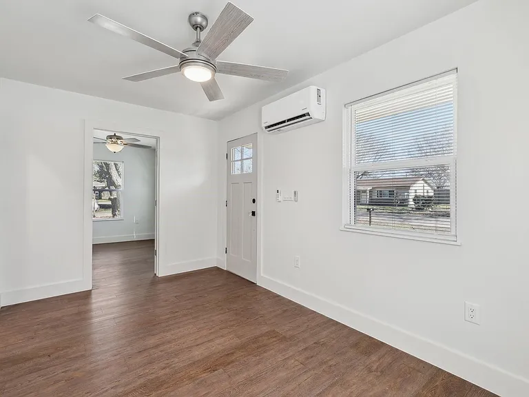 304 Harris St — Photo 13