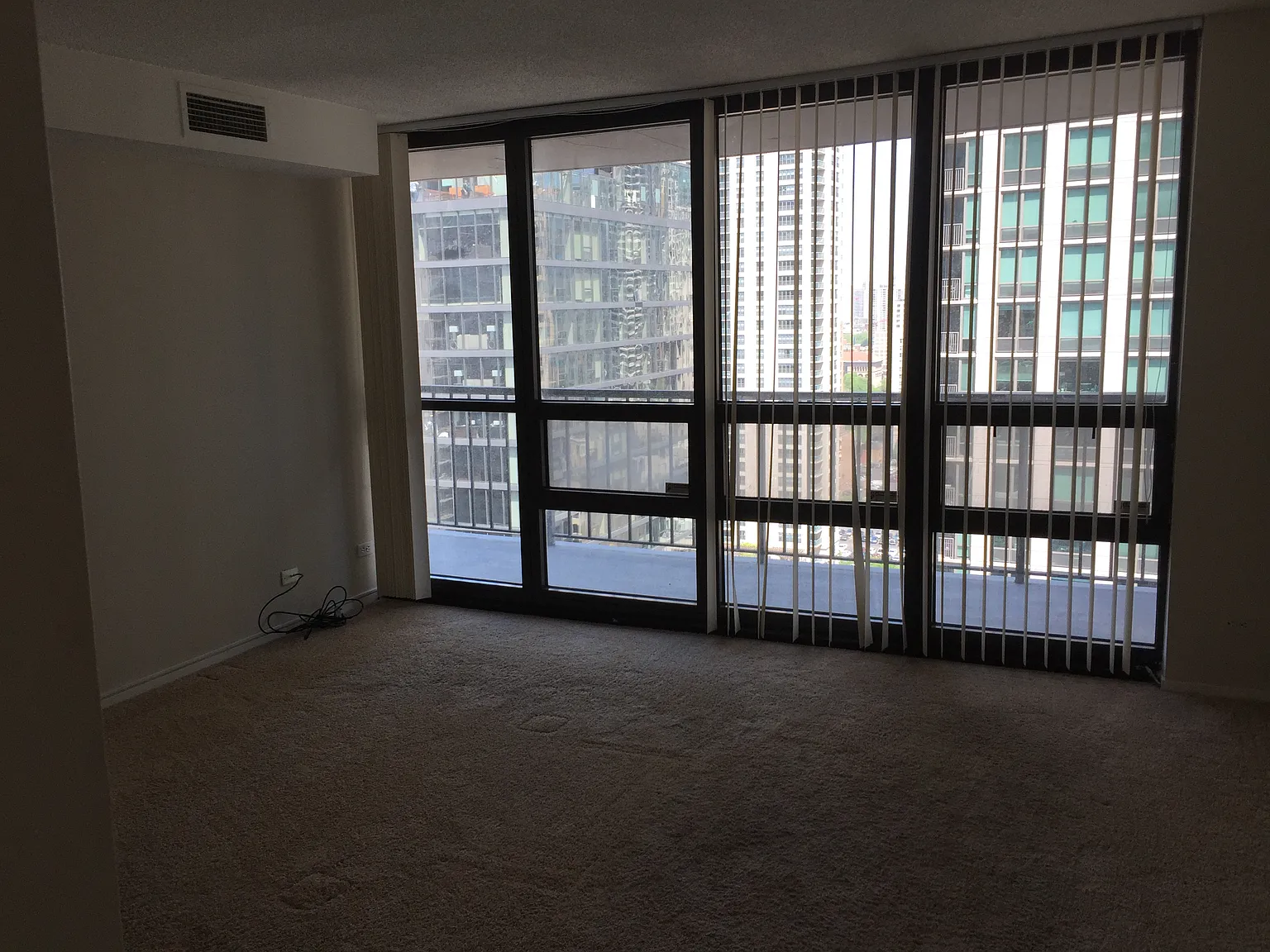 28th Floor Corner 1 bedroom available October — Photo 2