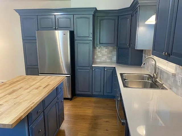 210 W Henry St #1 — Photo 3