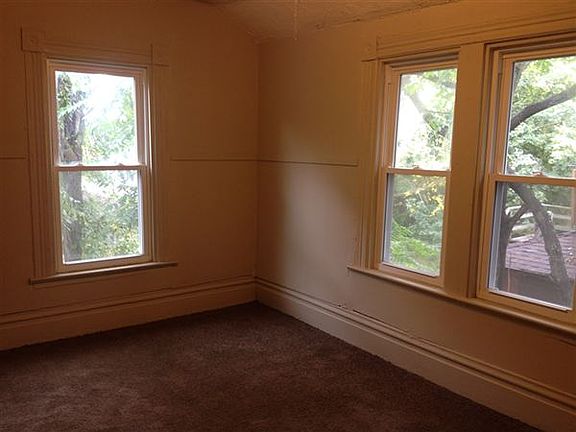 5th image of 954 Bates St SE