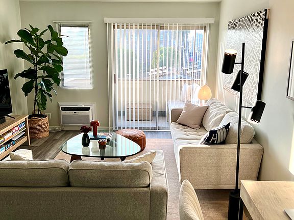 2nd image of 1861 N Van Ness Ave #305