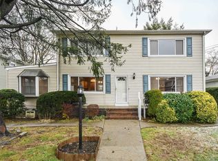 50 Linwood Rd N, Port Washington, NY 11050