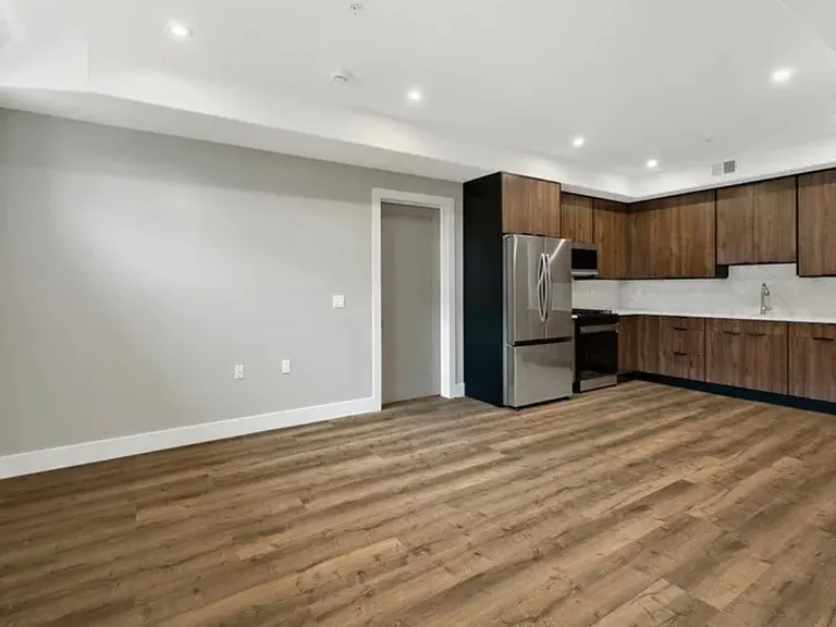 4237 Bergen Tpke — Photo 13