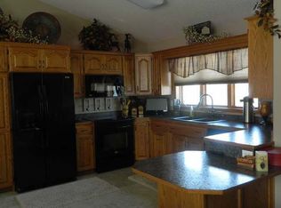 525 Buckskin Ave, Bismarck, ND 58503