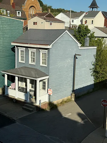110 Sedgwick St Photo 1