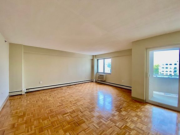 3rd image of 1025 Hancock St Unit 4F
