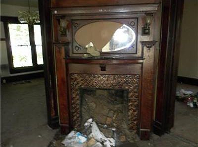 3rd image of 209 E Bronson St