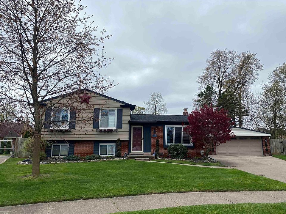 1st image of 41208 N Central Dr