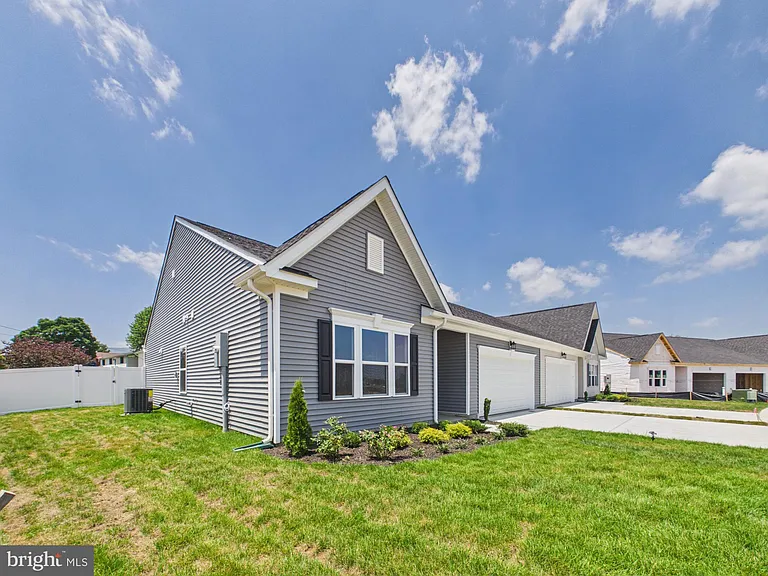 362 Baker Dr — Photo 2