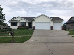 420 Harrison Dr, Center Point, IA 52213